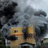 16人の死亡を確認、心肺停止10人以上　京アニ火災、現場には刃物　男「死ね」と叫ぶ（