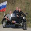 プーチン氏、バイクで疾走　クリミアで実効支配誇示 - 産経ニュース