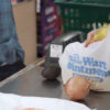 【動画】カナダのスーパーが「エロビデオ」と書かれたビニール袋を用意しビニール袋減
