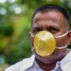 インドの実業家、コロナ対策に金のマスク 値段は43万円　写真4枚　国際ニュース：AFPB
